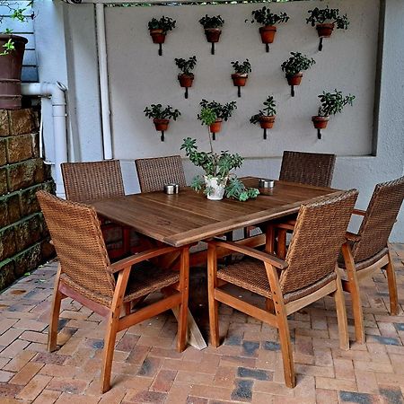 Four Palms Accommodation Durbanville Bagian luar foto