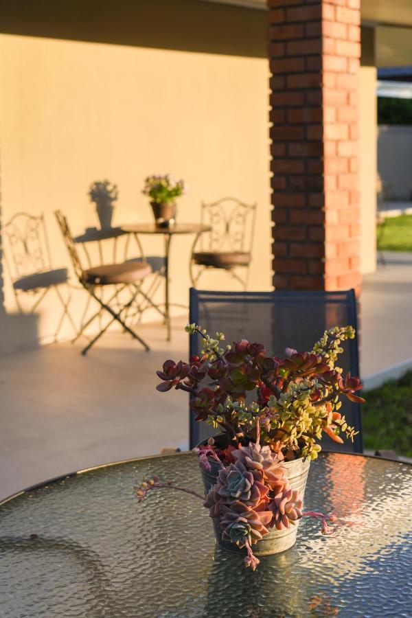 Four Palms Accommodation Durbanville Bagian luar foto