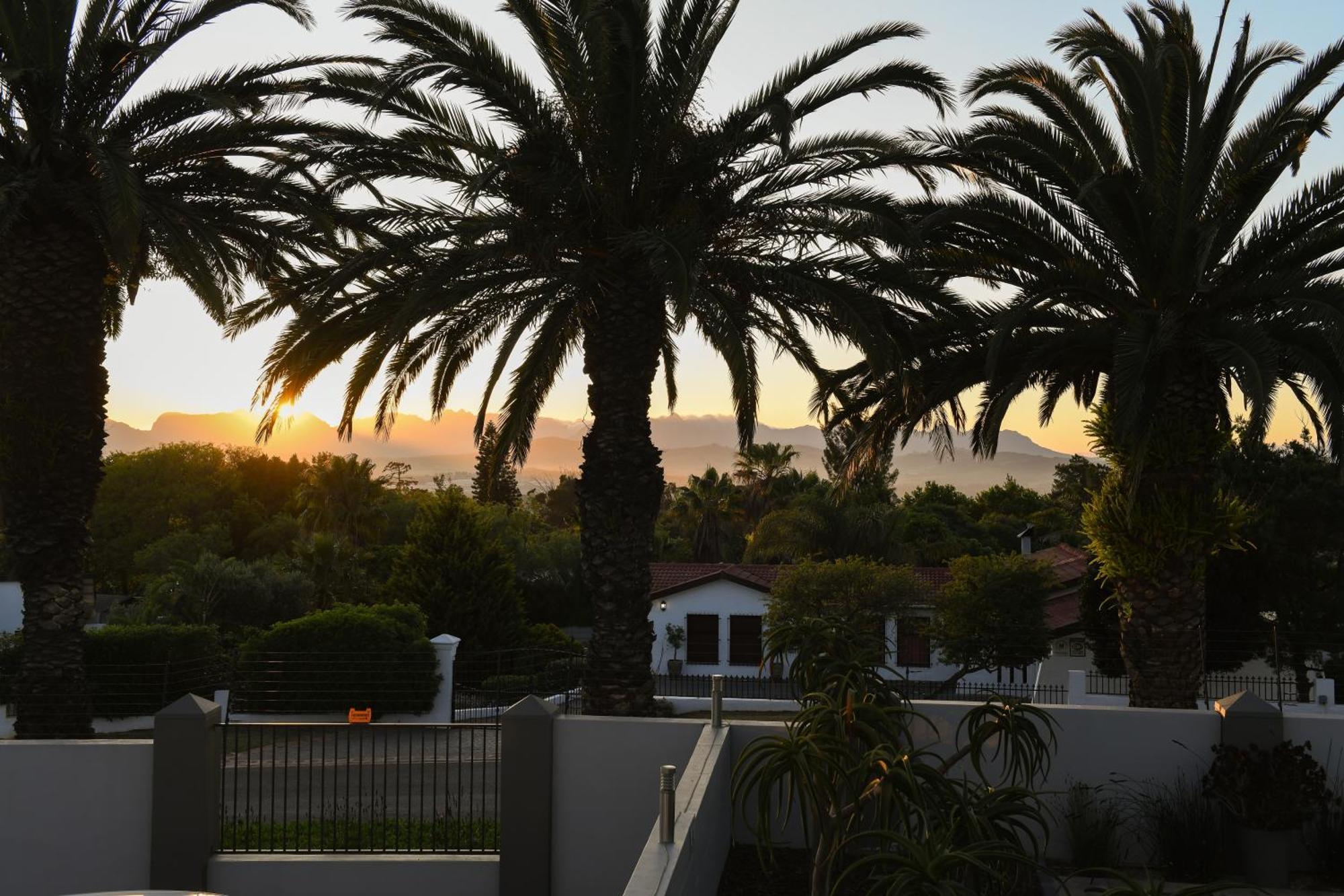 Four Palms Accommodation Durbanville Bagian luar foto