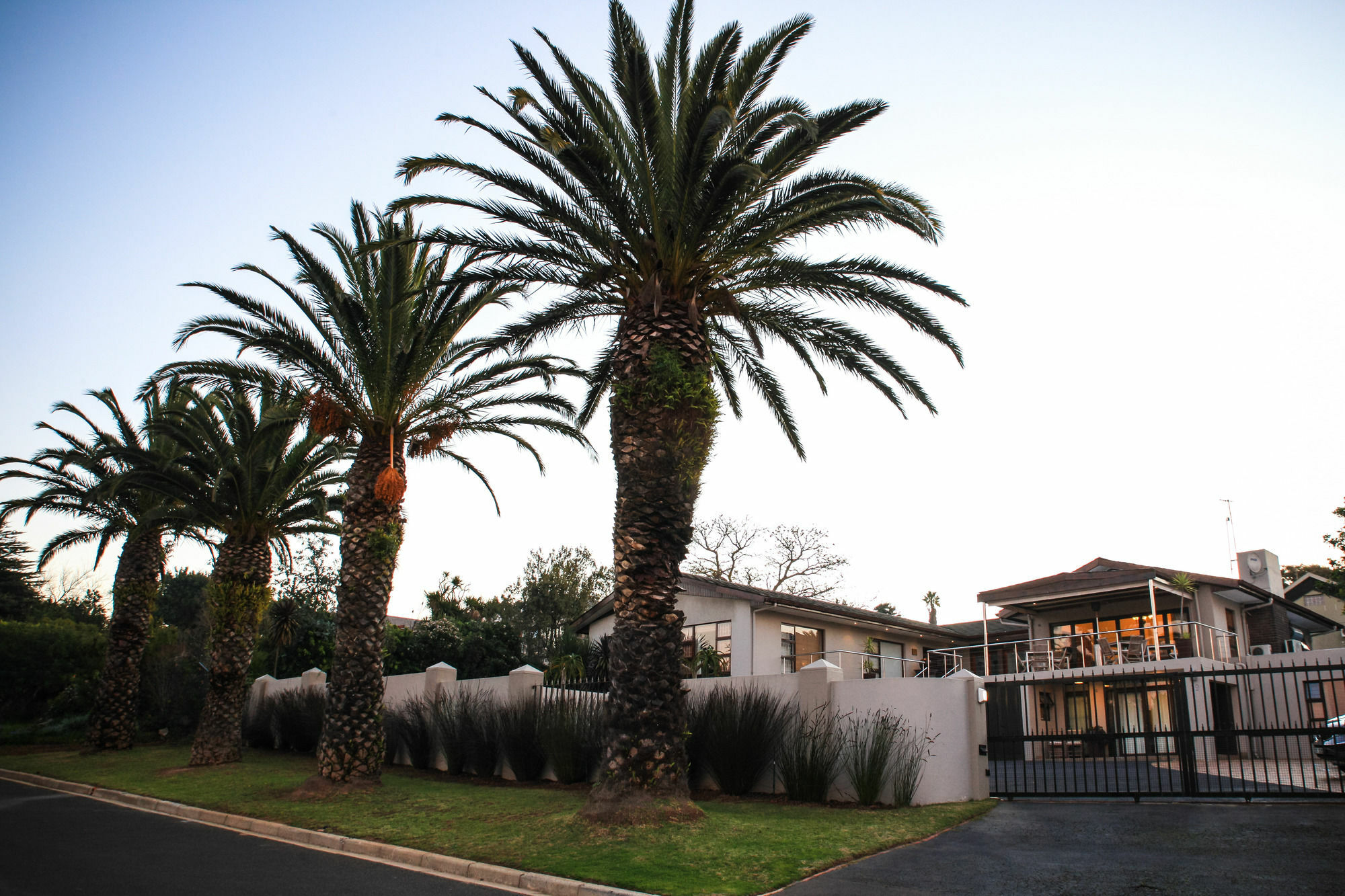 Four Palms Accommodation Durbanville Bagian luar foto
