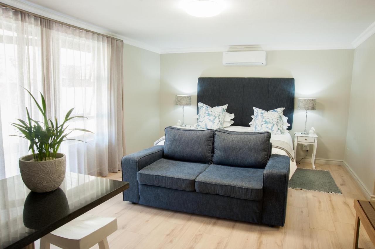 Four Palms Accommodation Durbanville Bagian luar foto